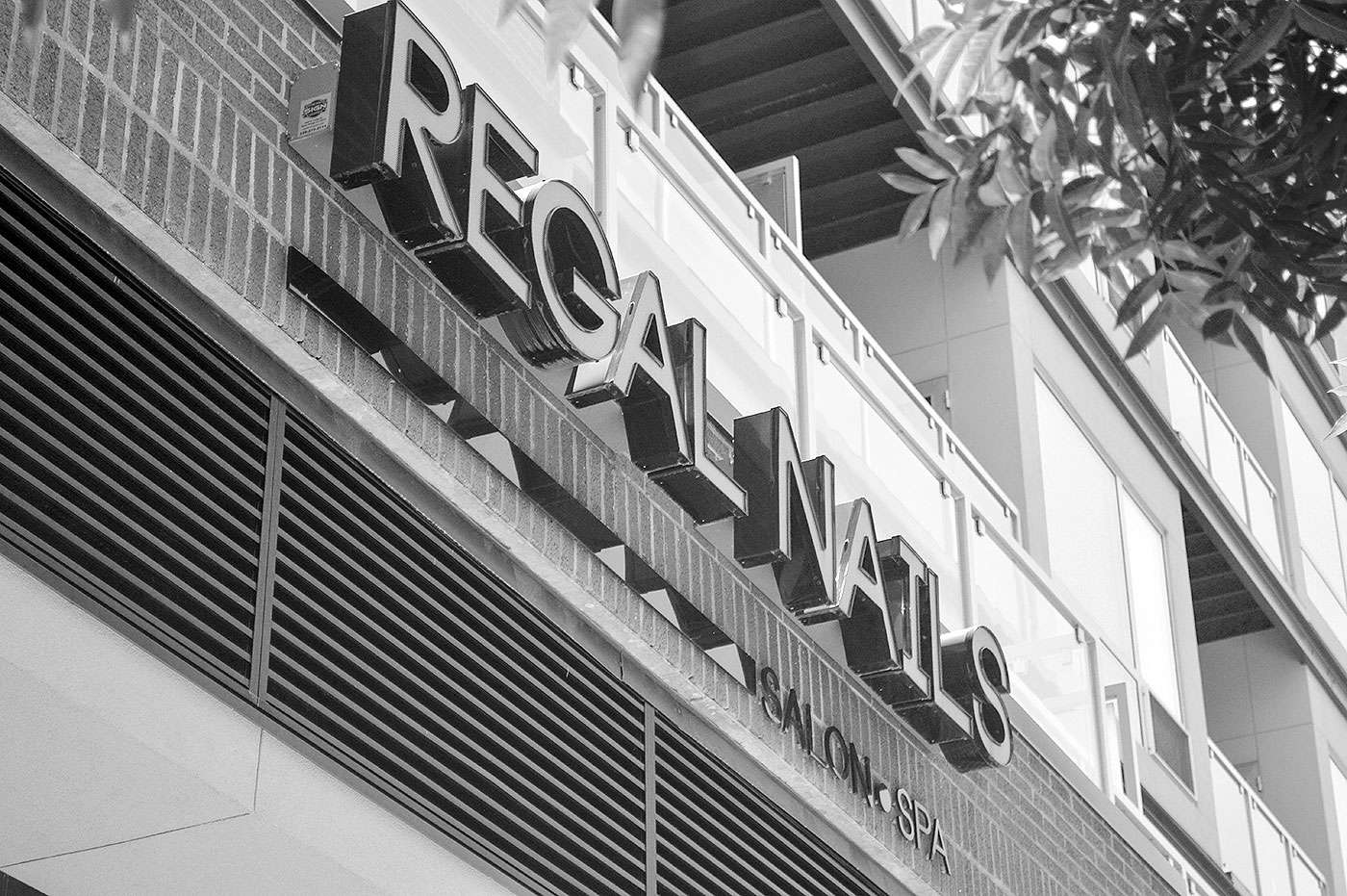 Regal Nails Store Logo